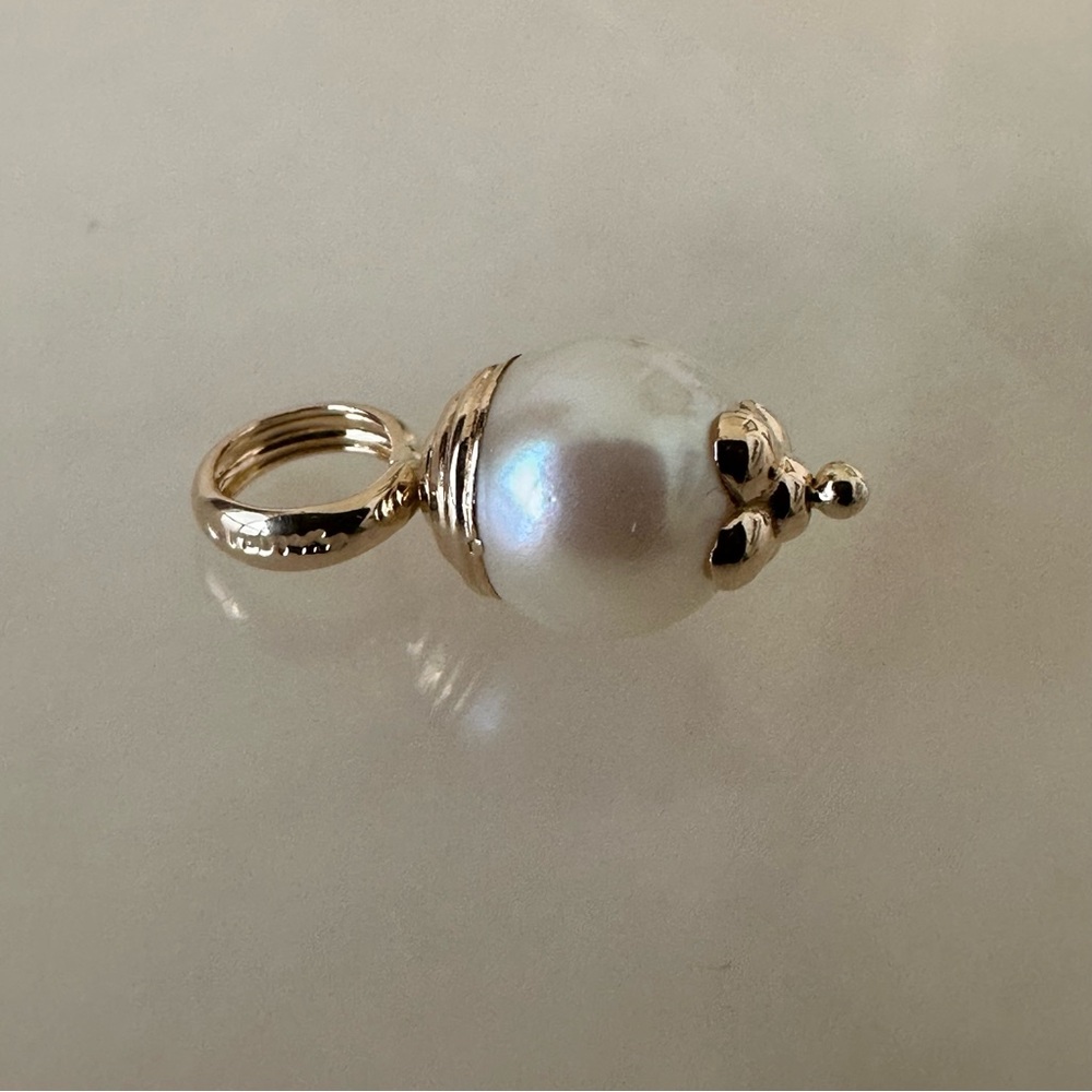 14k Solid Gold Pearl Pendant Charm - Picture 6 of 10